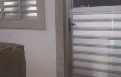 Imagem: A casa à venda possui 2 Dormitórios e 1 Banheiro e está localizado