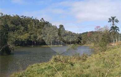 Imagem 2: Maravilhoso terreno as margens de um lago a venda na cidade de Jarinu...