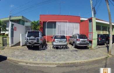 Imagem: O depósito possui 3 Vagas na garagem, 197m² de Área e está