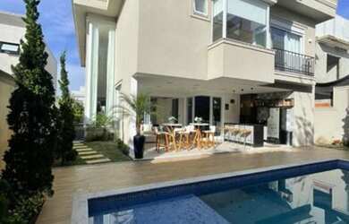 Imagem: A casa em condomínio possui 5 Dormitórios, 5 Banheiros, 4