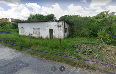 Imagem: A casa possui 3 Dormitórios, 1 Banheiro, 5 Vagas na garagem