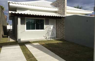 Imagem: A casa à venda possui 2 Dormitórios, 1 Banheiro, 2 Vagas na