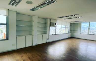 Imagem: O depósito possui 1 Vaga na garagem, 96m² de Área e está