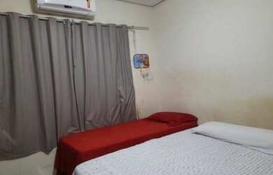 Imagem: A casa possui 2 Dormitórios, 1 Banheiro, 2 Vagas na garagem