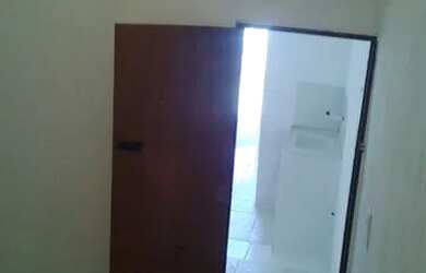 Imagem: A casa e possui 1 Dormitório, Suítes, 1 Banheiro está localizado