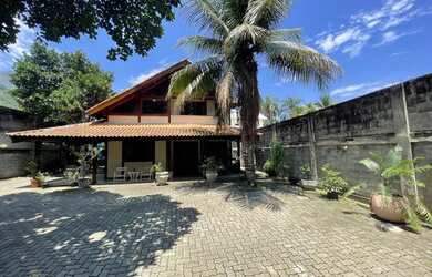 Imagem: A casa possui 3 Dormitórios, 5 Banheiros, 5 Vagas na garagem