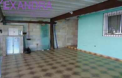 Imagem: A casa possui 2 Dormitórios, 2 Banheiros, 2 Vagas na garagem