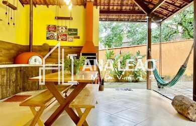 Imagem: A casa em condomínio possui 5 Dormitórios, 4 Banheiros, 2