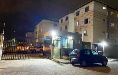 Imagem: O apartamento possui 2 Dormitórios, 1 Banheiro, 1 Vaga na garagem