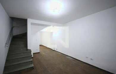 Imagem: A casa possui 3 Dormitórios, 1 Banheiro, 1 Vaga na garagem