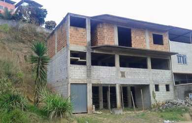 Imagem: A casa possui 2 Dormitórios, 2 Banheiros, 3 Vagas na garagem