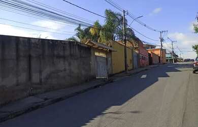 Imagem: A casa possui 5 Dormitórios, 3 Banheiros, 5 Vagas na garagem