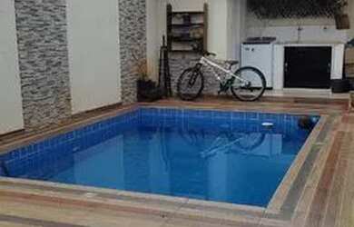 Imagem: A casa possui 3 Dormitórios, 2 Banheiros, 4 Vagas na garagem