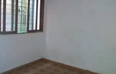 Imagem: A casa possui 1 Dormitório, 1 Banheiro, 1 Vaga na garagem