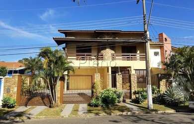 Imagem: A casa possui 4 Dormitórios, 4 Banheiros, 348m² de Área e