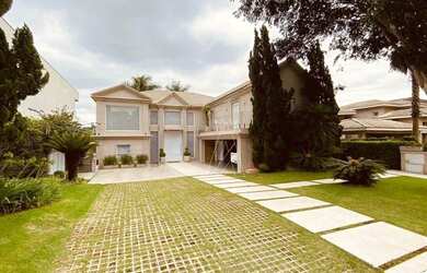 Imagem: A casa em condomínio possui 5 Dormitórios, 5 Banheiros, 3