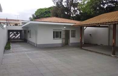 Imagem: A casa possui 2 Dormitórios, 2 Banheiros, 5 Vagas na garagem