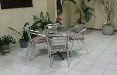 Imagem: A casa possui 2 Dormitórios, 2 Banheiros, 2 Vagas na garagem