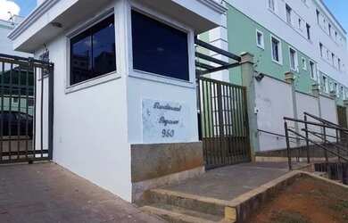 Imagem: O apartamento possui 2 Dormitórios, 1 Banheiro, 1 Vaga na garagem