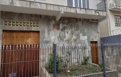 Imagem: A casa possui 3 Dormitórios, 3 Banheiros, 4 Vagas na garagem