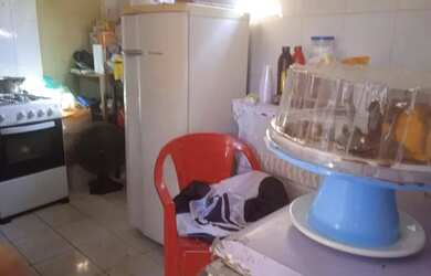 Imagem 13: Casa mais bar parede colada