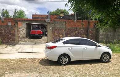 Imagem: A casa possui 2 Dormitórios, 1 Banheiro, 4 Vagas na garagem