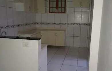 Imagem: A casa possui 3 Dormitórios, 2 Banheiros, 4 Vagas na garagem