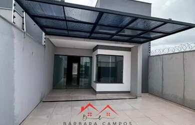 Imagem: A casa possui 3 Dormitórios, 2 Banheiros, 2 Vagas na garagem