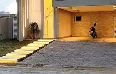 Imagem: A casa possui 3 Dormitórios, 4 Banheiros, 4 Vagas na garagem