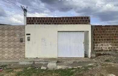 Imagem: A casa possui 2 Dormitórios, 1 Banheiro, 1 Vaga na garagem