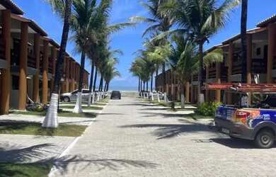 Imagem: A casa em condomínio possui 3 Dormitórios, 1 Banheiro, 2 Vagas