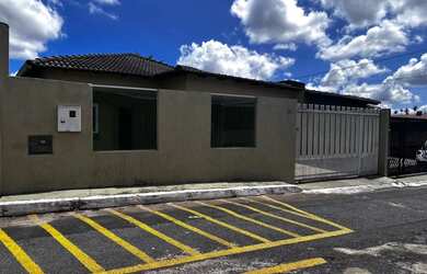 Imagem: A casa em condomínio possui 3 Dormitórios, 3 Banheiros, 5