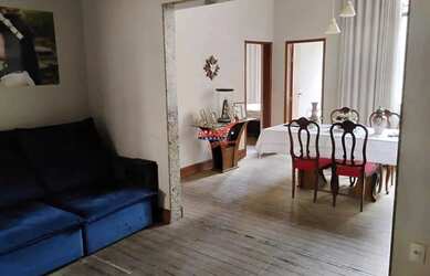 Imagem: A casa possui 3 Dormitórios, 2 Banheiros, 283m² de Área e