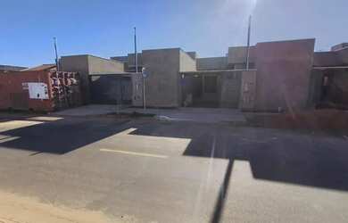 Imagem: A casa possui 2 Dormitórios, 1 Banheiro, 1 Vaga na garagem