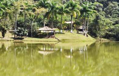 Imagem: A pousada chalé possui 2 Dormitórios, Acomodam 10 pessoas