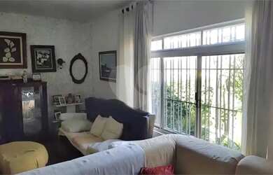 Imagem: A casa possui 2 Dormitórios, 2 Banheiros, 4 Vagas na garagem