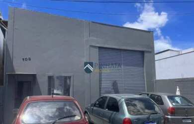 Imagem: O depósito possui 3 Vagas na garagem, 185m² de Área e está