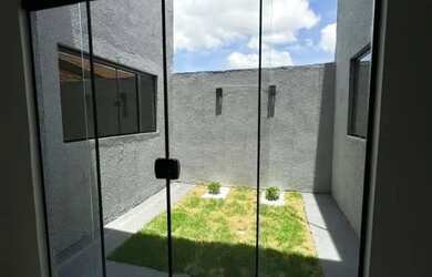 Imagem: A casa possui 3 Dormitórios, 2 Banheiros, 3 Vagas na garagem