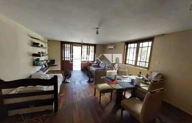 Imagem: A casa em condomínio possui 4 Dormitórios, 4 Banheiros, 2