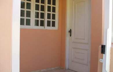 Imagem: A casa possui 2 Dormitórios, 2 Banheiros, 1 Vaga na garagem