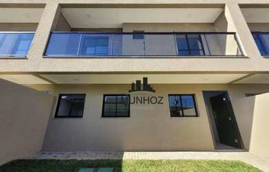 Imagem: A casa possui 3 Dormitórios, 2 Banheiros, 1 Vaga na garagem