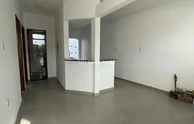 Imagem: A casa à venda possui 2 Dormitórios, 1 Banheiro, 2 Vagas na