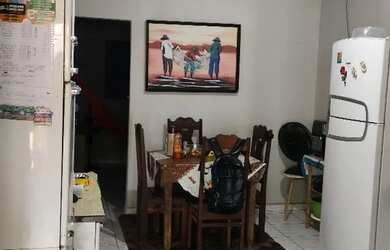 Imagem: A casa possui 2 Dormitórios, 1 Banheiro, 2 Vagas na garagem