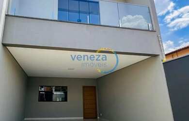 Imagem: A casa possui 3 Dormitórios, 3 Banheiros, 3 Vagas na garagem