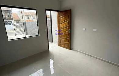 Imagem: A casa possui 2 Dormitórios, 2 Banheiros, 2 Vagas na garagem