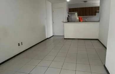 Imagem: O apartamento possui 3 Dormitórios, 1 Banheiro, 3 Vagas na