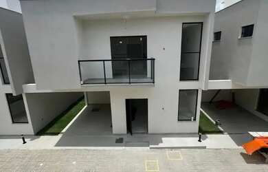 Imagem: A casa em condomínio possui 3 Dormitórios, 1 Banheiro, 1 Vaga