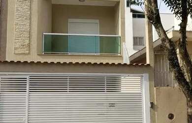 Imagem: A casa possui 3 Dormitórios, 3 Banheiros, 4 Vagas na garagem