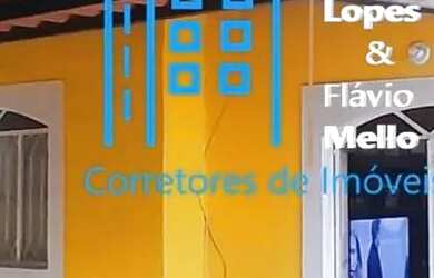 Imagem: A casa possui 2 Dormitórios, 1 Banheiro, 2 Vagas na garagem