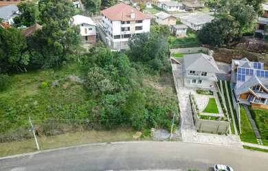 Imagem: O terreno possui 75m² de Área e está localizado em Gramado